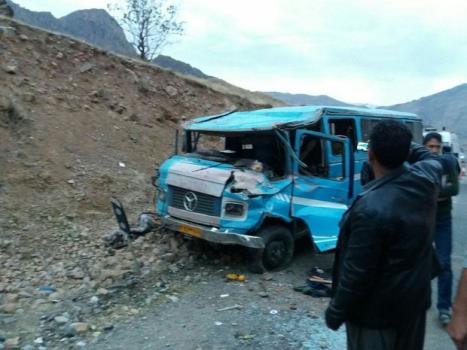 واژگون شدن مینی بوس ۱۸ مصدوم داشت