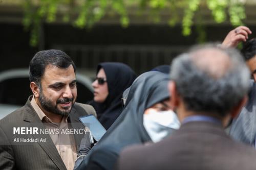 پاسخ زارع پور درباره ی اختلال اینستاگرام و راه اندازی اینترنت کودک