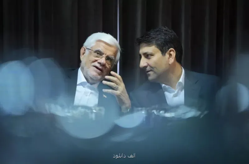 آقایی که در جلسات با اینترنت مخالفت می کند، خودش اینترنت سفید دارد
